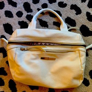 Slouchy cream colored bag with zipper